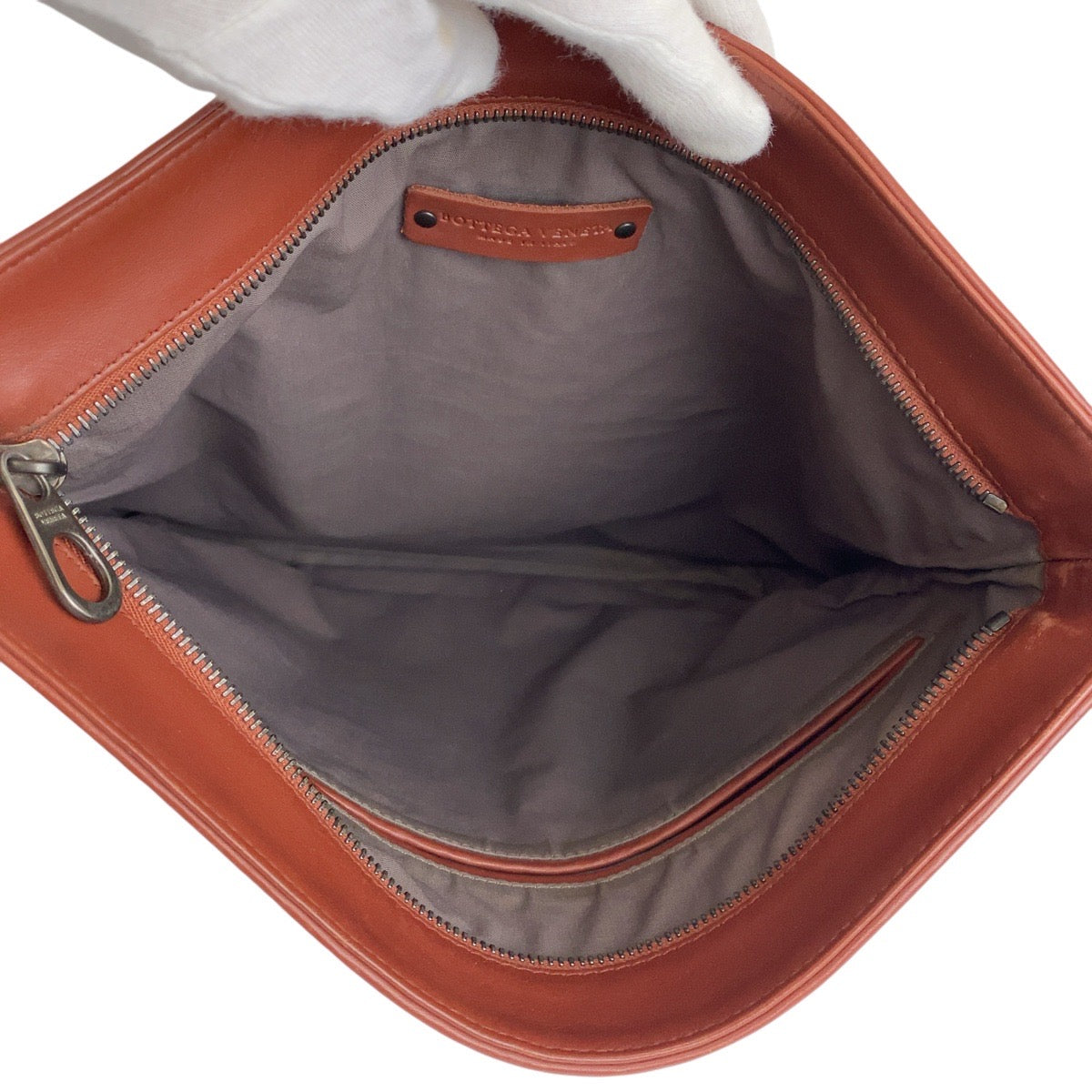18841
BOTTEGAVENETA ボッテガヴェネタ イントレチャート 男女兼用 ブラウン ガンメタ金具 レザー B03597793V ショルダーバッグ メッセンジャーバッグ レディース ABP60