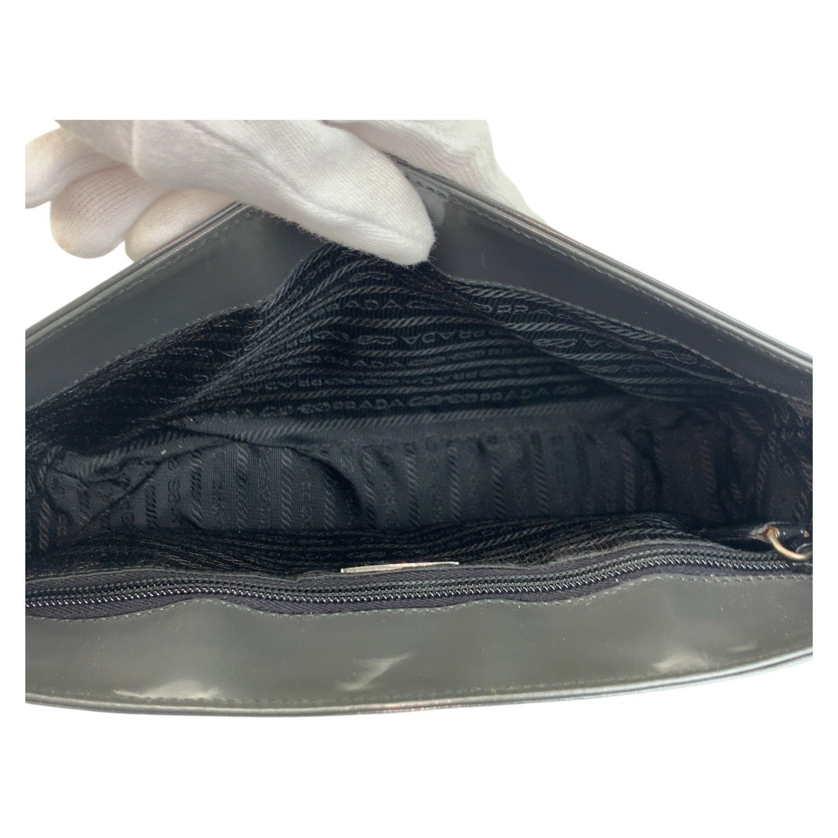 18854
PRADA プラダ ブラック 黒 シルバー金具 エナメル ショルダーバッグ ハンドバッグ  レディース ABP42