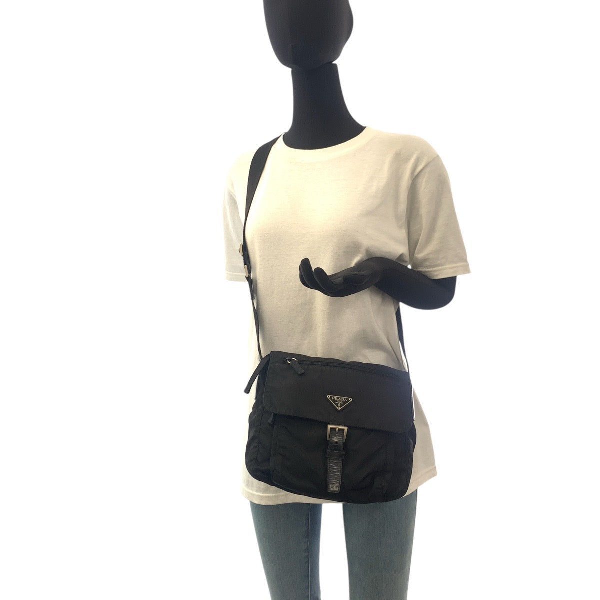 18856
PRADA プラダ テスート 三角ロゴプレート ブラック 黒 シルバー金具 ナイロン 斜め掛け ショルダーバッグ 男女兼用  レディース AB32