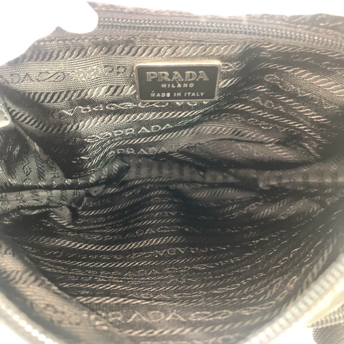 18856
PRADA プラダ テスート 三角ロゴプレート ブラック 黒 シルバー金具 ナイロン 斜め掛け ショルダーバッグ 男女兼用  レディース AB32