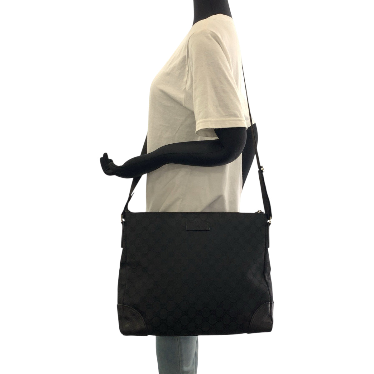 18861
GUCCI グッチ ブラック 黒 シルバー金具 GGキャンバス 110045 ショルダーバッグ 斜め掛け  レディース ABP36