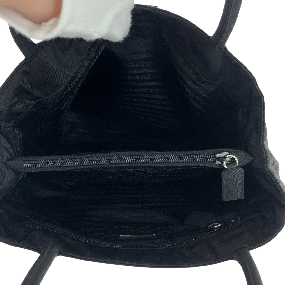 18877
PRADA プラダ テスート 三角ロゴプレート ブラック 黒 シルバー金具 ナイロン トートバッグ ハンドバッグ  レディース ABP
