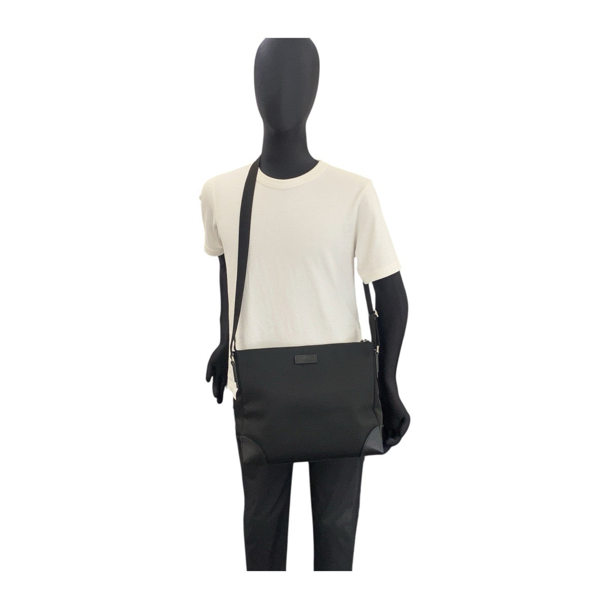 18894
GUCCI Black Silver Hardware Nylon / Leather 110054 Crossbody Shoulder Bag Messenger Bag Men's A38