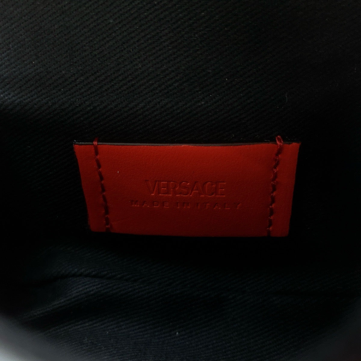 18916
VERSACE ヴェルサーチ ラグレカシグネチャー レッド ブルー ブラック ゴールド金具 レザー ショルダーバッグ ミニバッグ  レディース A27