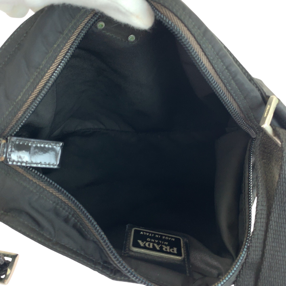 18917
PRADA プラダ テスート 三角ロゴプレート ブラック 黒 シルバー金具 ナイロン ショルダーバッグ サコッシュ  レディース AB27