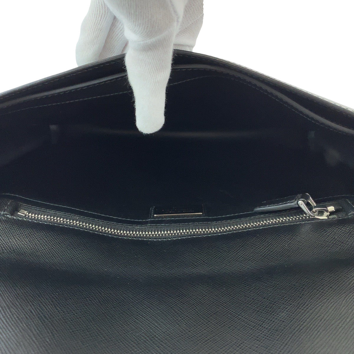 18922
PRADA プラダ サフィアーノ 三角ロゴプレート バイカラー グリーン ブラック シルバー金具 レザー VR089M クラッチバッグ ビジネスバッグ ドキュメントケース  メンズ ABP