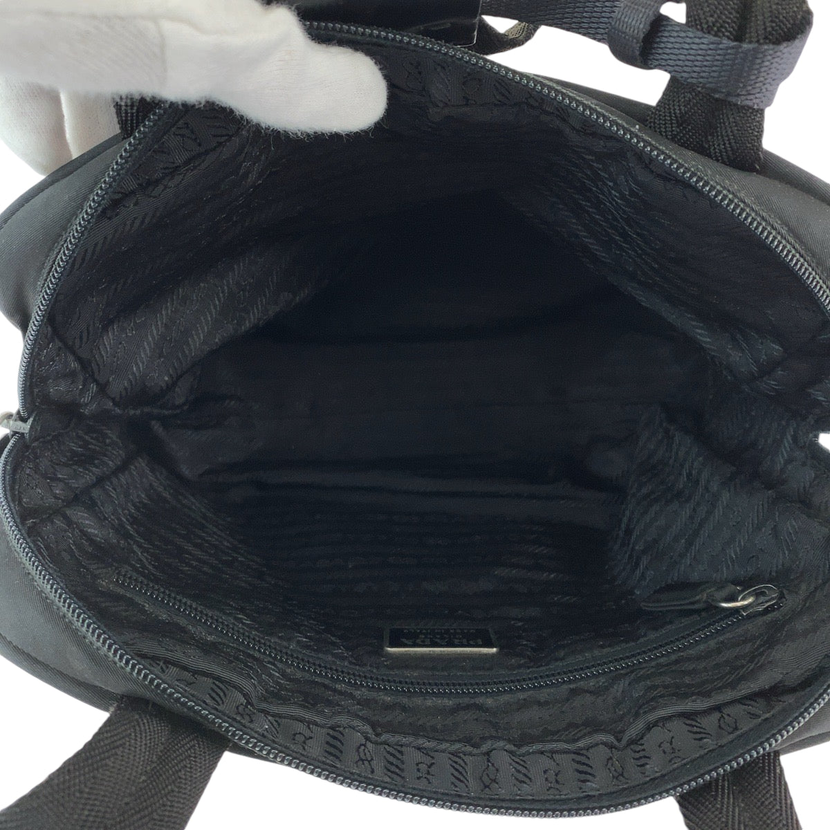 18923
PRADA プラダ 三角ロゴプレート ブラック 黒 シルバー金具 ナイロン ハンドバッグ ショルダーバッグ  レディース AB