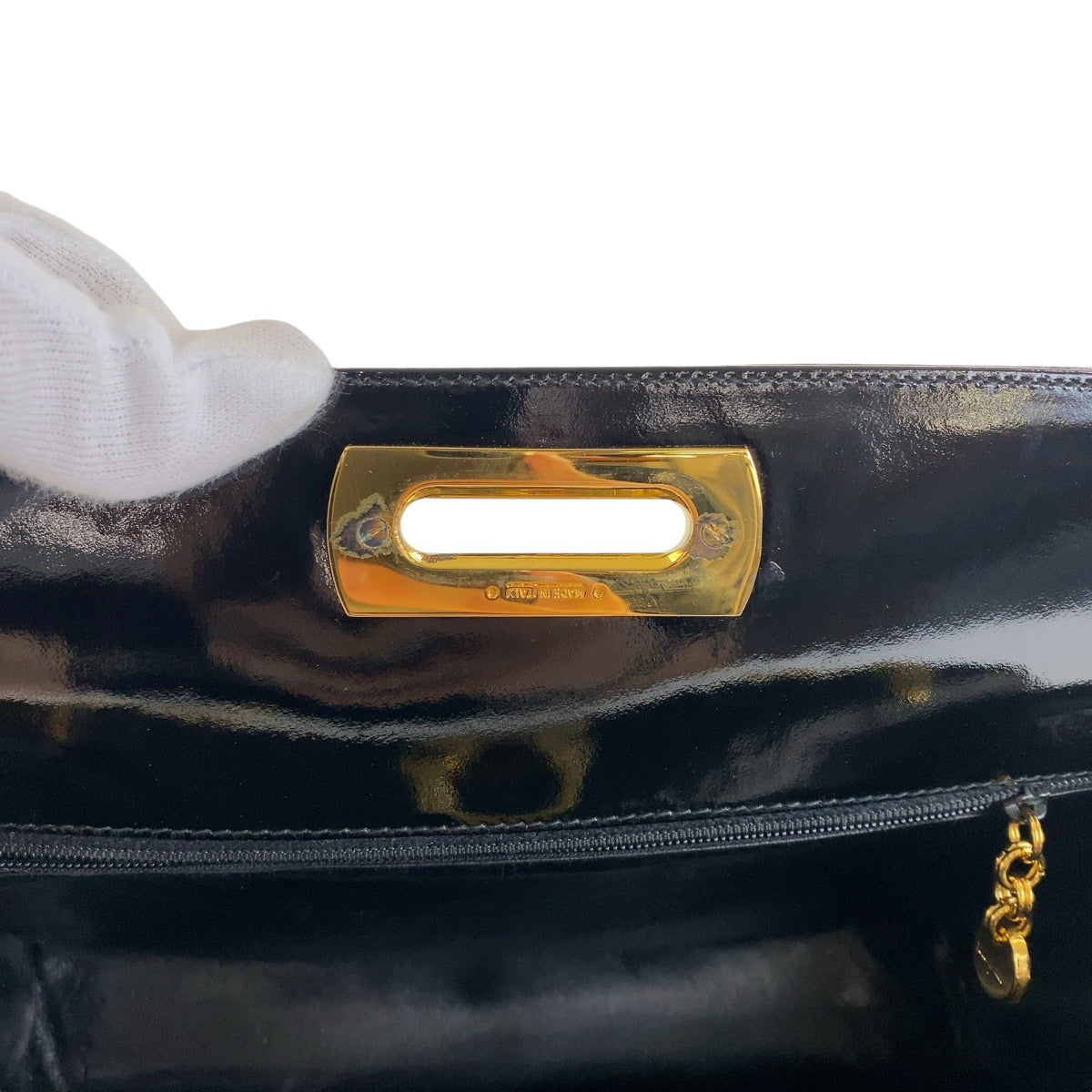 18924
Salvatore Ferragamo サルヴァトーレフェラガモ ヴィンテージ ガンチーニ ブラック 黒 ゴールド金具 パテントレザー P21 0587 ショルダーバッグ クラッチバッグ レディース ABP