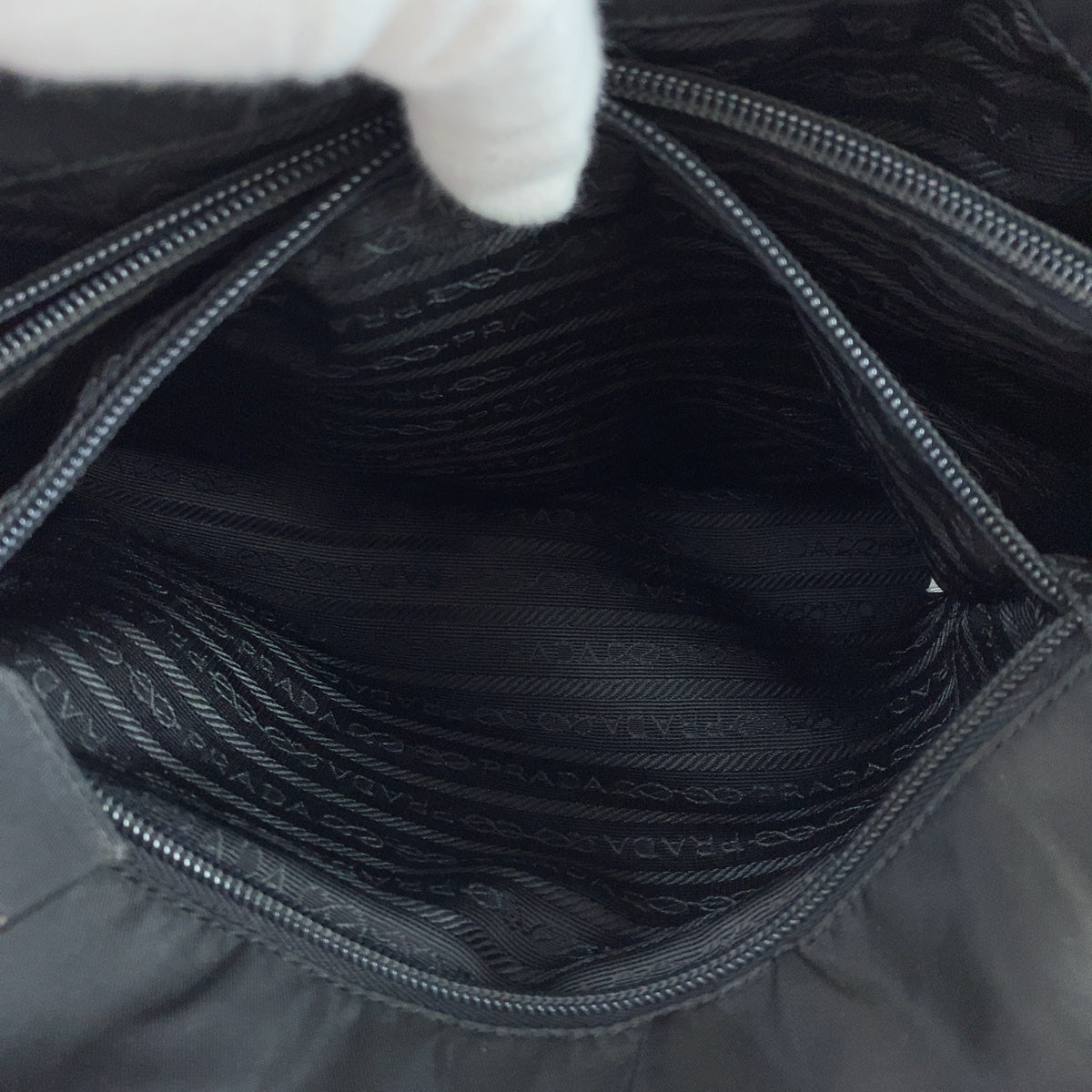 18927
PRADA プラダ テスート 三角ロゴプレート ブラック 黒 シルバー金具 ナイロン トートバッグ ハンドバッグ  レディース AB