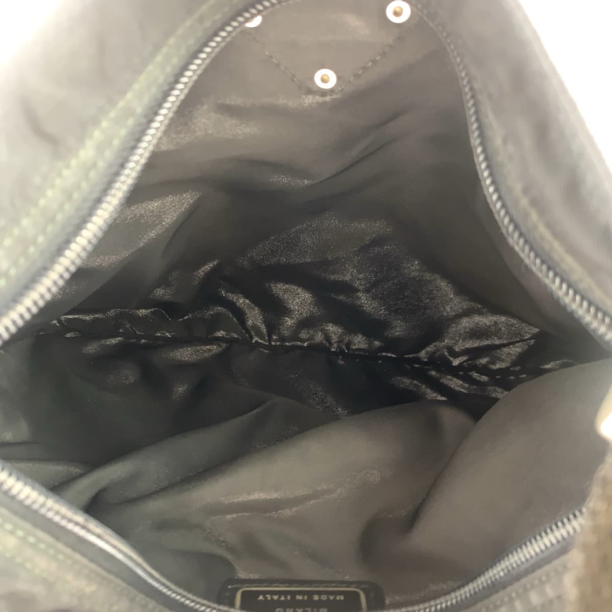 18930
PRADA プラダ テスート 三角ロゴプレート ブラック 黒 シルバー金具 ナイロン ショルダーバッグ メッセンジャーバッグ  メンズ AB