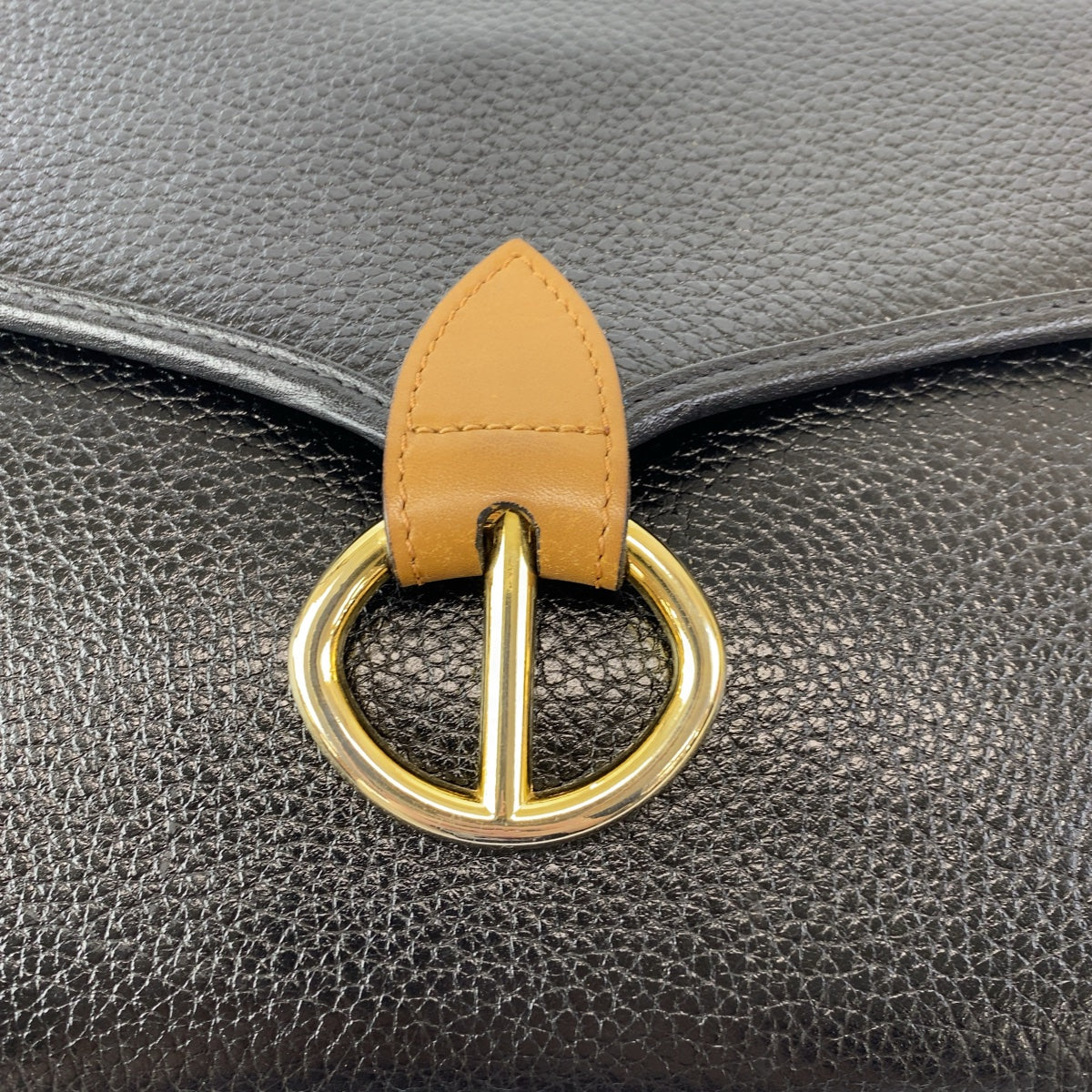 18931
Christian Dior クリスチャンディオール ヴィンテージ ブラック 黒 ゴールド金具 レザー ショルダーバッグ ポシェット レディース AB28