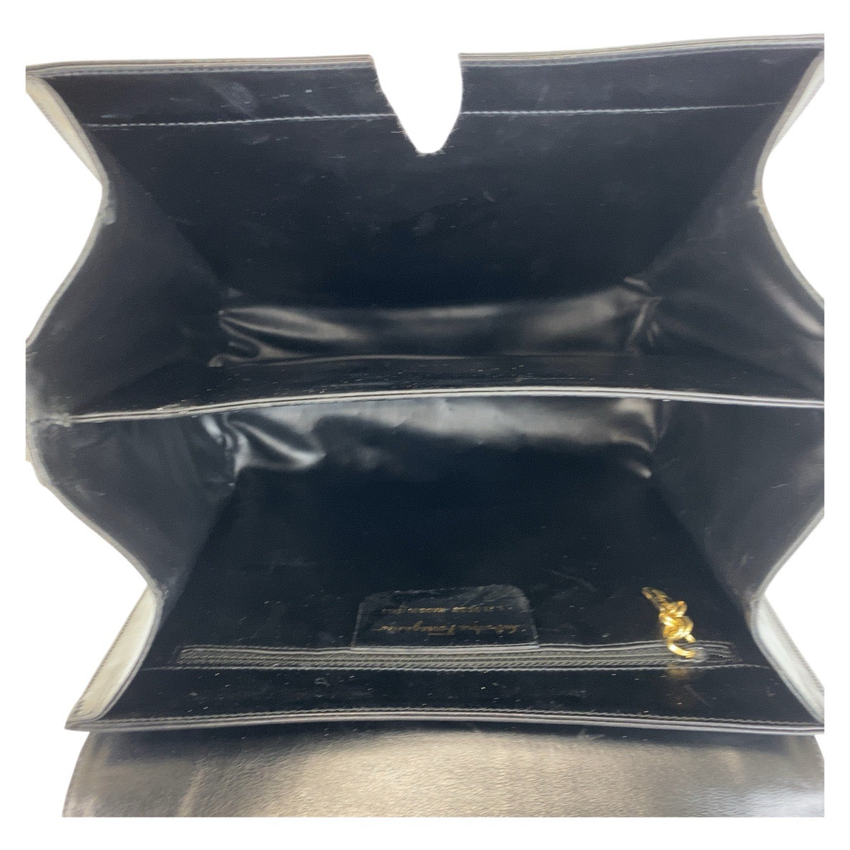 18944
Salvatore Ferragamo サルヴァトーレフェラガモ ヴィンテージ ガンチーニ ブラック 黒 ゴールド金具 レザー E 21 0536 ハンドバッグ レディース AB