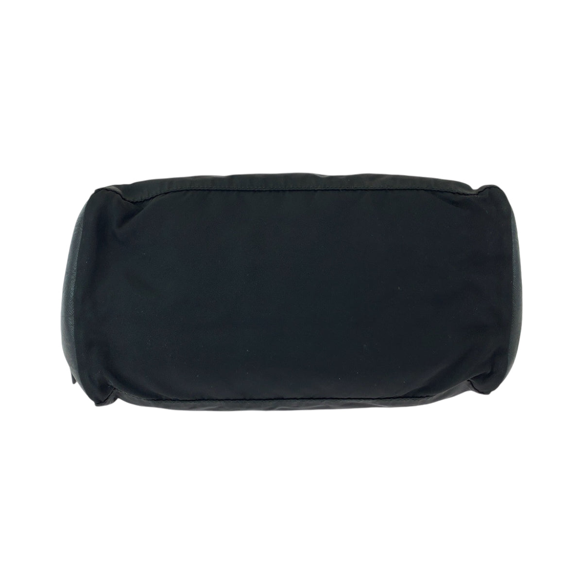 18946
PRADA プラダ テスート 三角ロゴプレート 男女兼用 ブラック 黒 シルバー金具 ナイロン ポーチ クラッチバッグ  レディース ABP