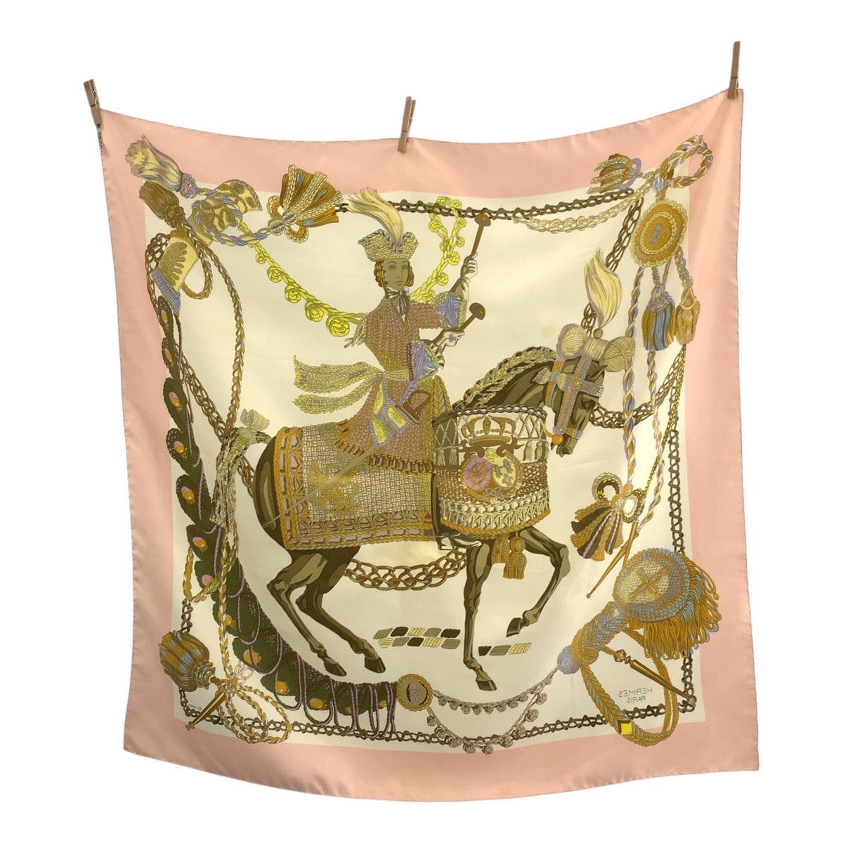18954
HERMES エルメス ティンパニ奏者 カレ90 ピンク マルチカラー シルク スカーフ 大判スカーフ レディース AB19