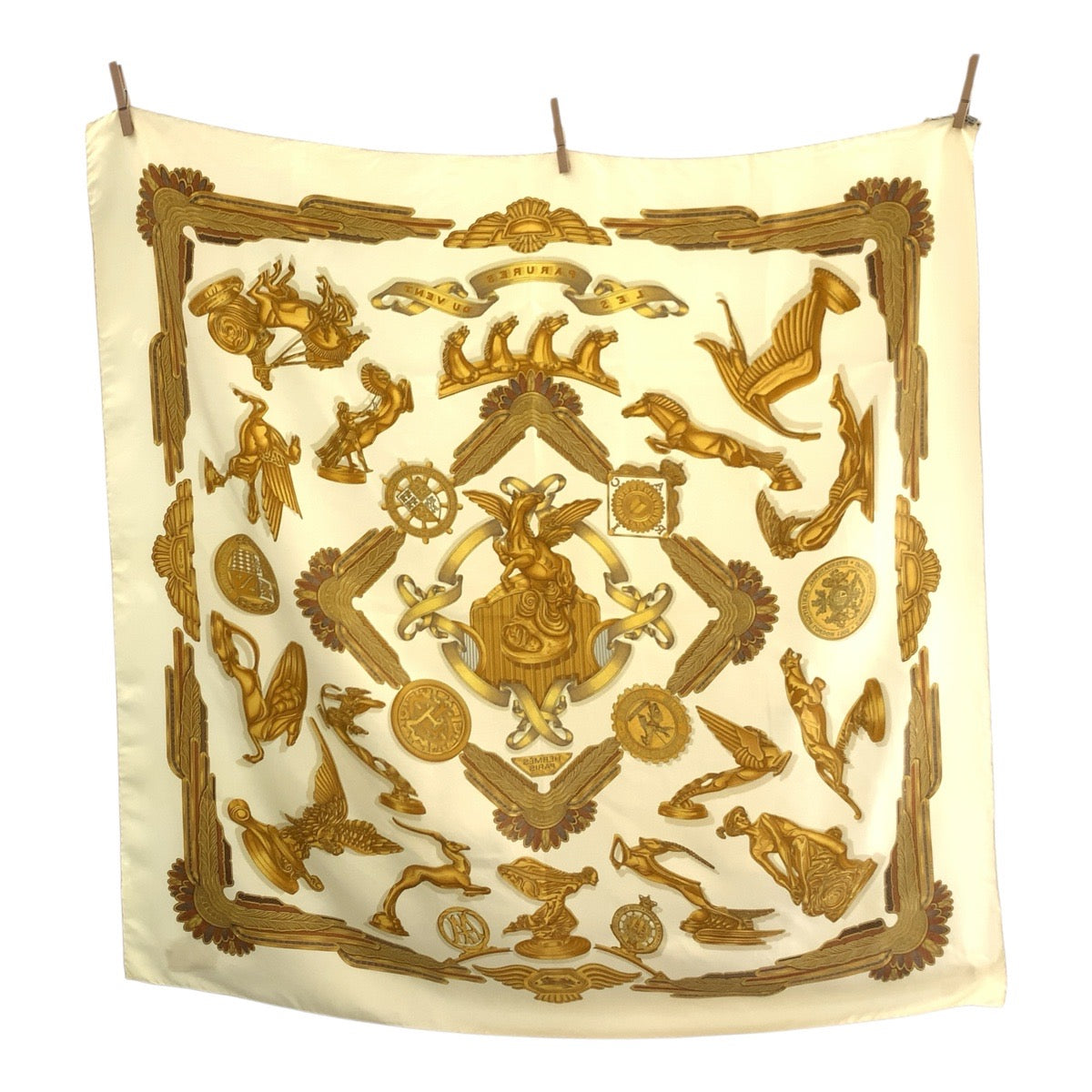 18956
HERMES エルメス LES PARURES DU VENT カレ90 ベージュ シルク スカーフ 大判スカーフ レディース AB19