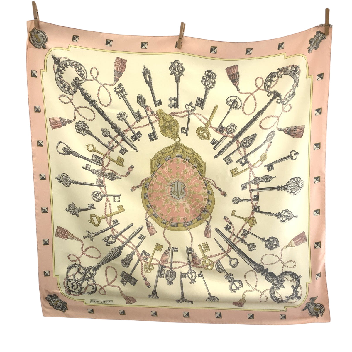 18963
HERMES エルメス カレ90 LES CLES ピンク マルチカラー シルク 大判スカーフ  レディース A22