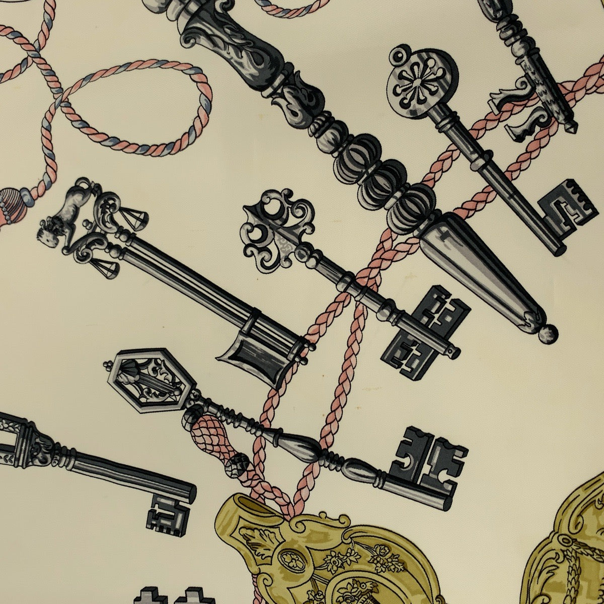 18963
HERMES エルメス カレ90 LES CLES ピンク マルチカラー シルク 大判スカーフ  レディース A22