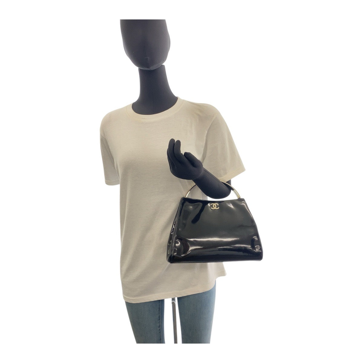 18968
CHANEL シャネル ヴィンテージ ココマーク ブラック 黒 シルバー金具 エナメル ハンドバッグ バニティバッグ アクセサリーポーチ レディース ABP180