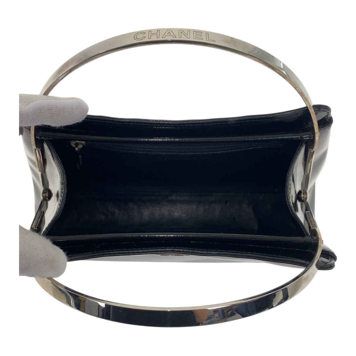 18968
CHANEL シャネル ヴィンテージ ココマーク ブラック 黒 シルバー金具 エナメル ハンドバッグ バニティバッグ アクセサリーポーチ レディース ABP180