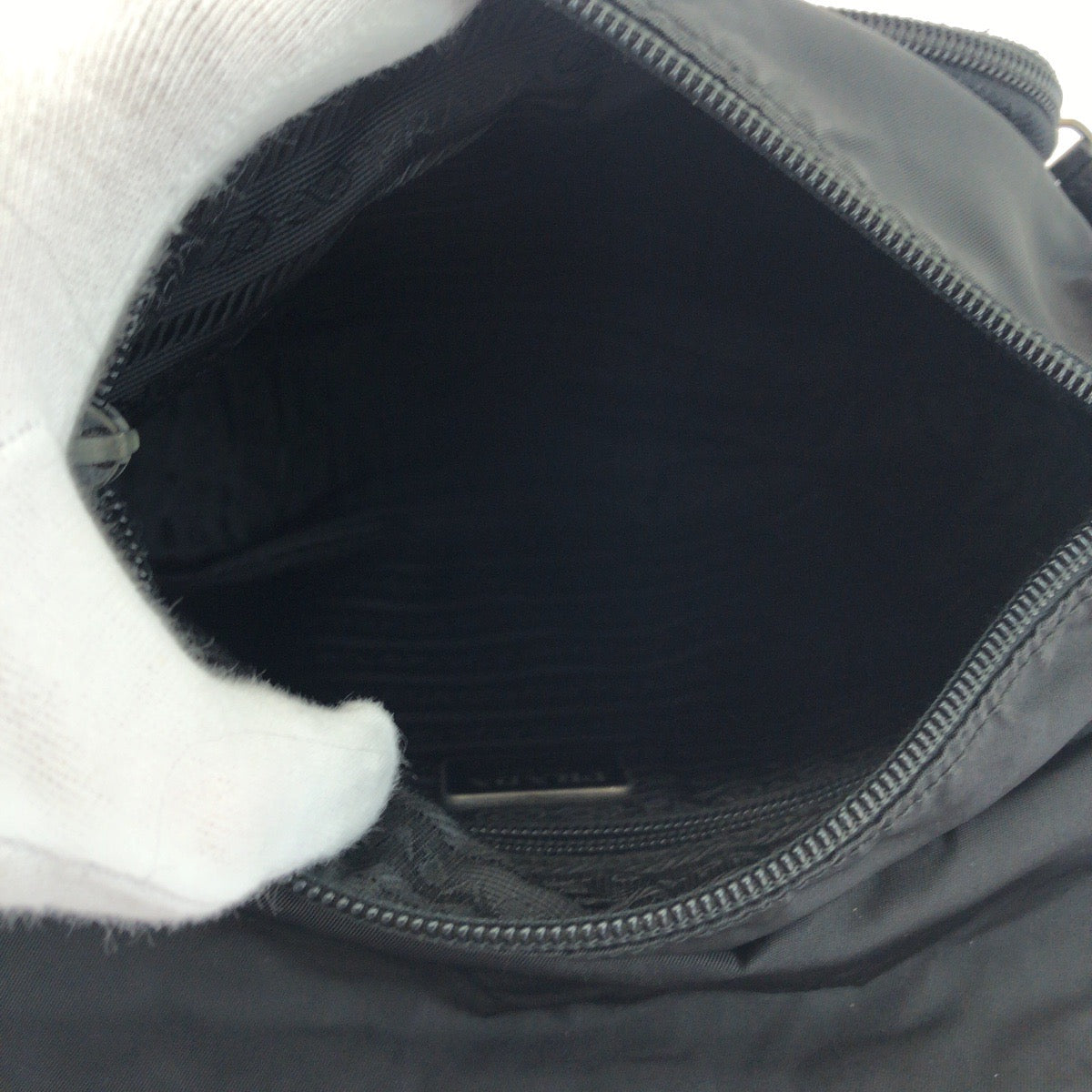 18983
PRADA プラダ テスート 三角ロゴプレート ブラック 黒 シルバー金具 ナイロン ショルダーバッグ ポシェット  メンズ ABP36