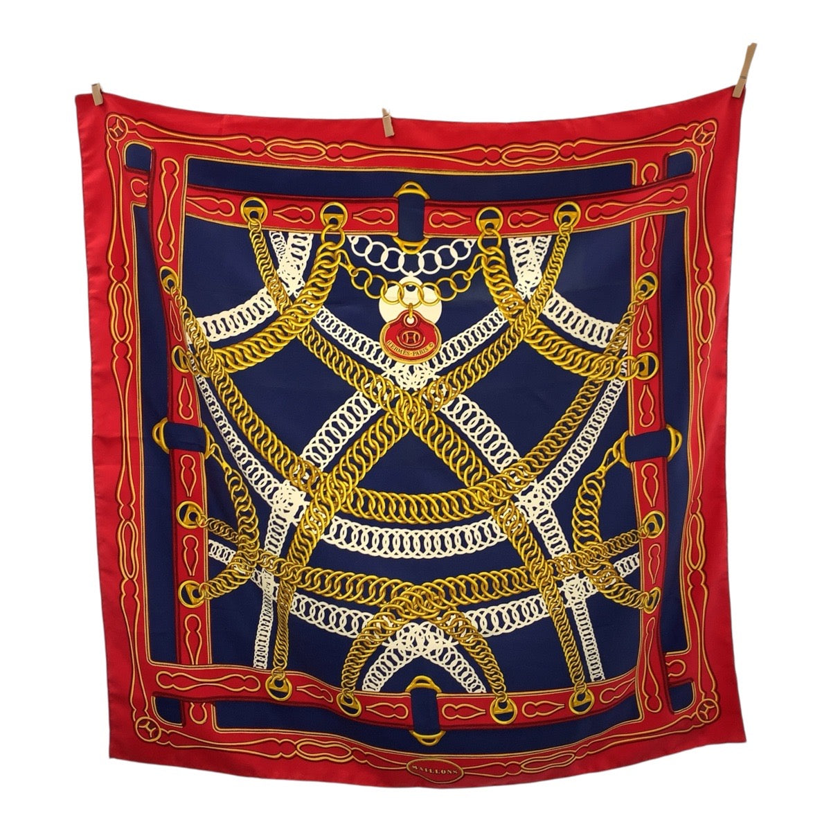 19026
HERMES エルメス MAILLONS カレ90 レッド ネイビー シルク スカーフ 大判スカーフ  レディース A22