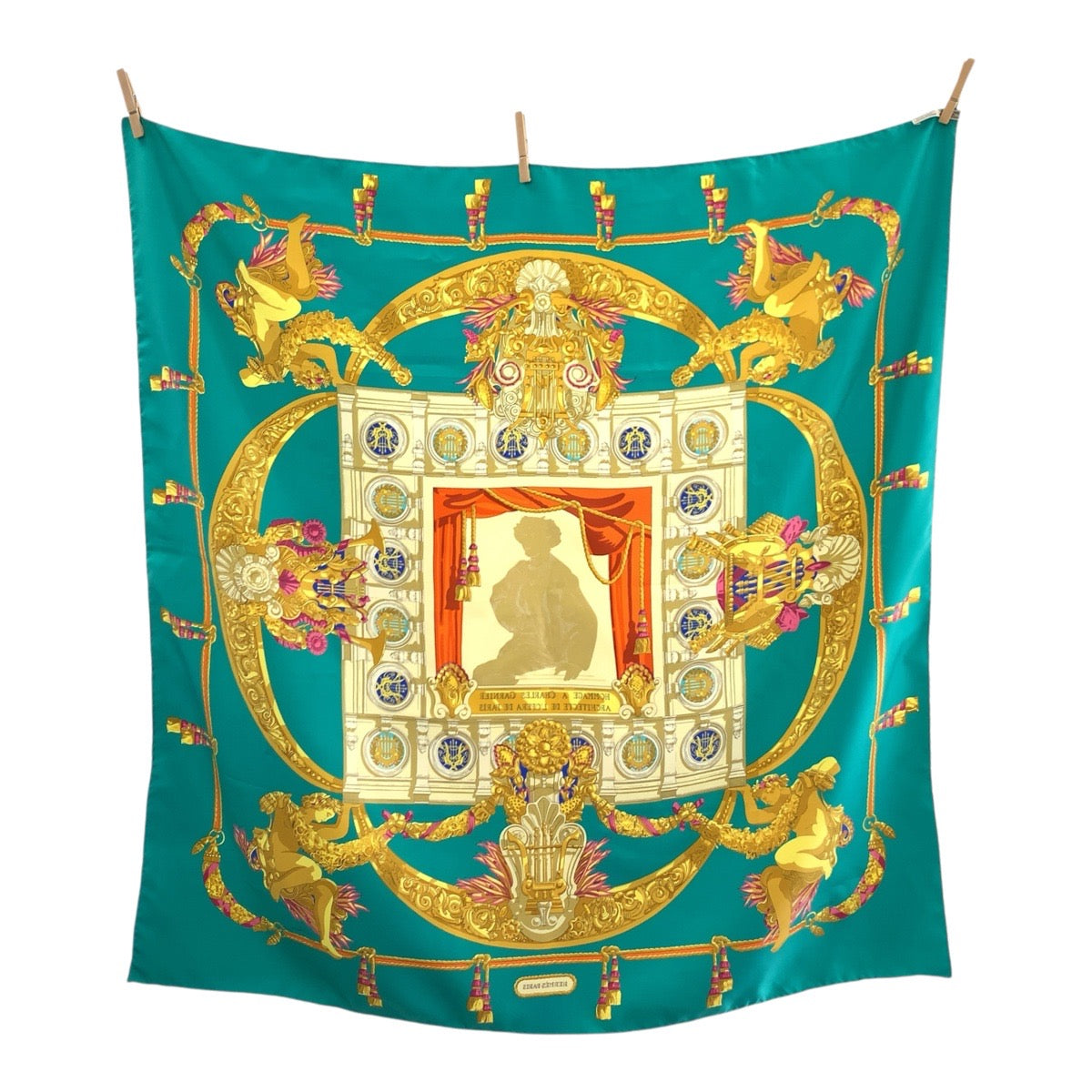 19046
HERMES エルメス HOMMAGE A CHARLES GARNIER カレ90 グリーン マルチカラー シルク スカーフ 大判スカーフ  レディース ABP20