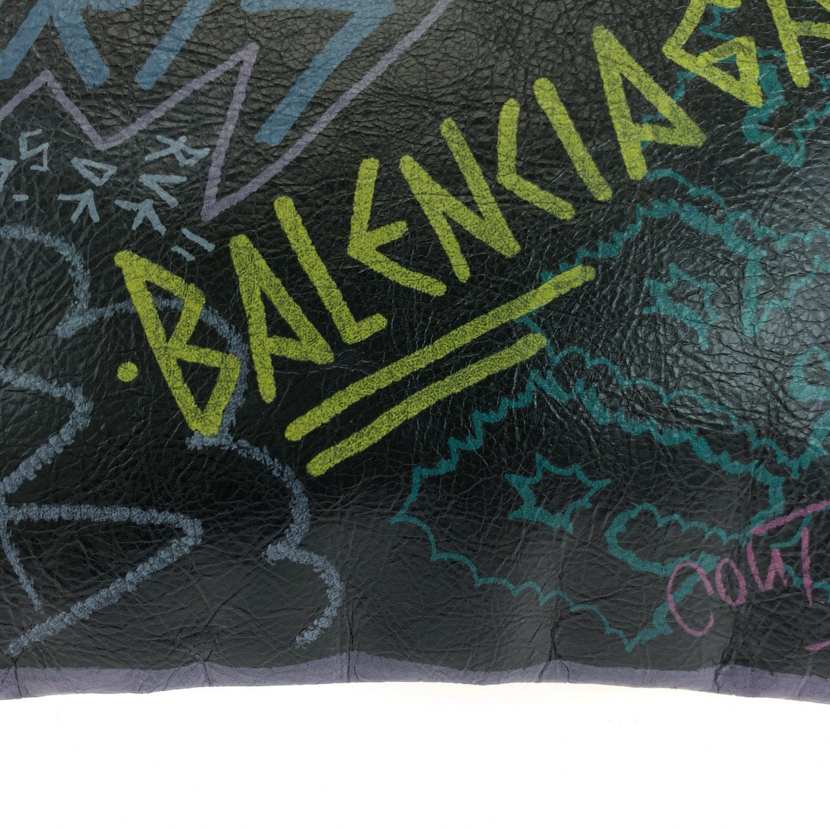 19049
BALENCIAGA バレンシアガ グラフィティプリント ブラック 黒 マルチカラー シルバー金具 レザー 443658 1060 クラッチバッグ セカンドバッグ レディース A68