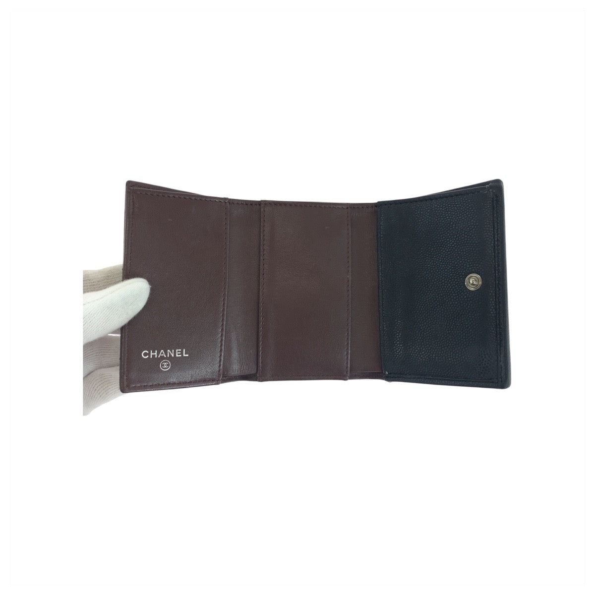 19050
CHANEL シャネル マトラッセ ココマーク ブラック 黒 ゴールド金具 ラムスキン 折財布　コンパクトウォレット レディース ABP68