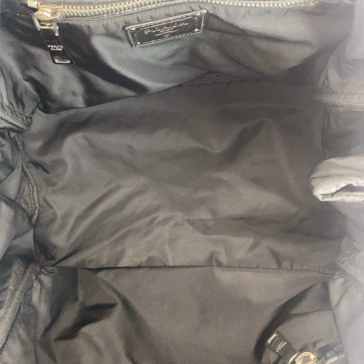 19053
PRADA プラダ テスート 三角ロゴプレート ブラック 黒 シルバー金具 ナイロン トートバッグ ショルダーバッグ メンズ AB48