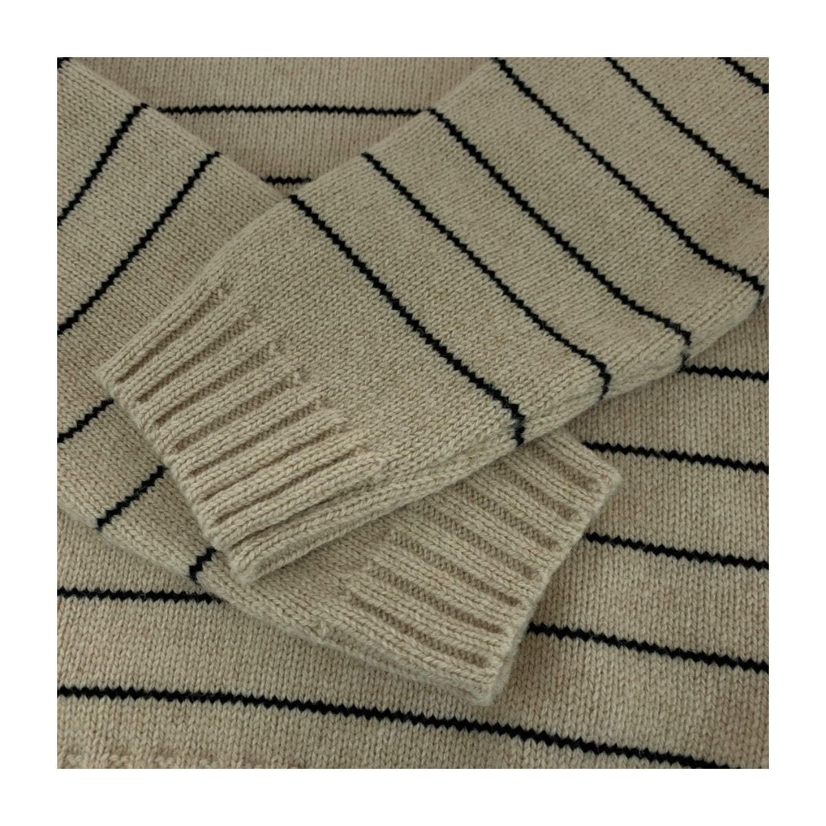 19068
CELINE セリーヌ トリオンフ 刺繍ボーダーニット サイズL ベージュ ブラック ウール 2AE4F896T ニット クルーネック セーター メンズ SA100