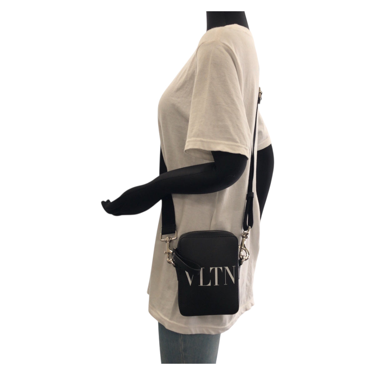 19081
VALENTINO ヴァレンティノ VLTNロゴ ブラック 黒 ホワイト シルバー金具 レザー ショルダーバッグ ポシェット レディース A60