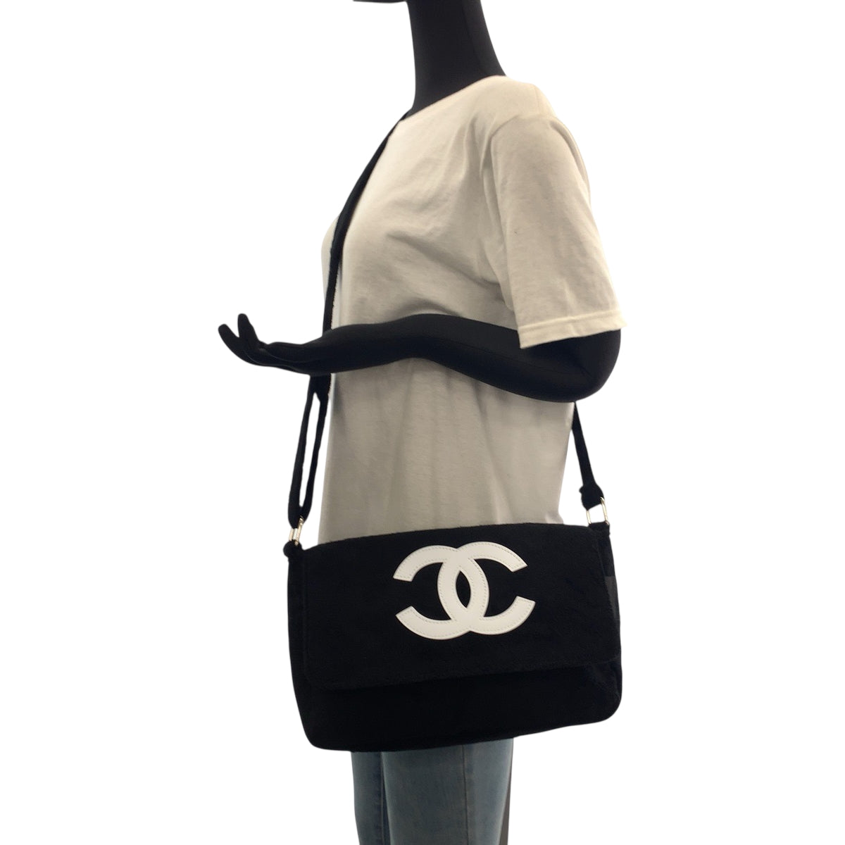 19099
CHANEL シャネル ノベルティ ココマーク ブラック 黒 ホワイト シルバー金具 パイル ショルダーバッグ ポシェット  レディース