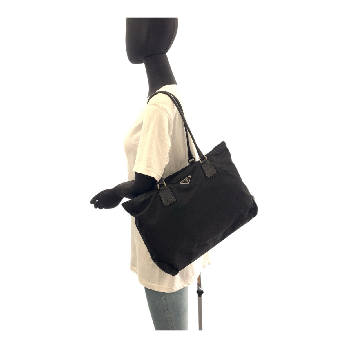 19115
PRADA プラダ テスート 三角ロゴプレート ブラック 黒 シルバー金具 ナイロン ショルダーバッグ  レディース AB28