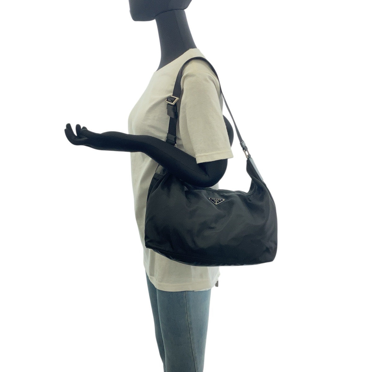 19120
PRADA プラダ テスート 三角ロゴプレート ブラック 黒 シルバー金具 ナイロン ショルダーバッグ  レディース AB38