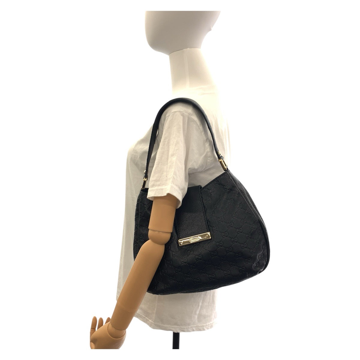 19121
GUCCI グッチ グッチシマ ブラック 黒 ゴールド金具 レザー 211934 ホーボー ショルダーバッグ  レディース A48