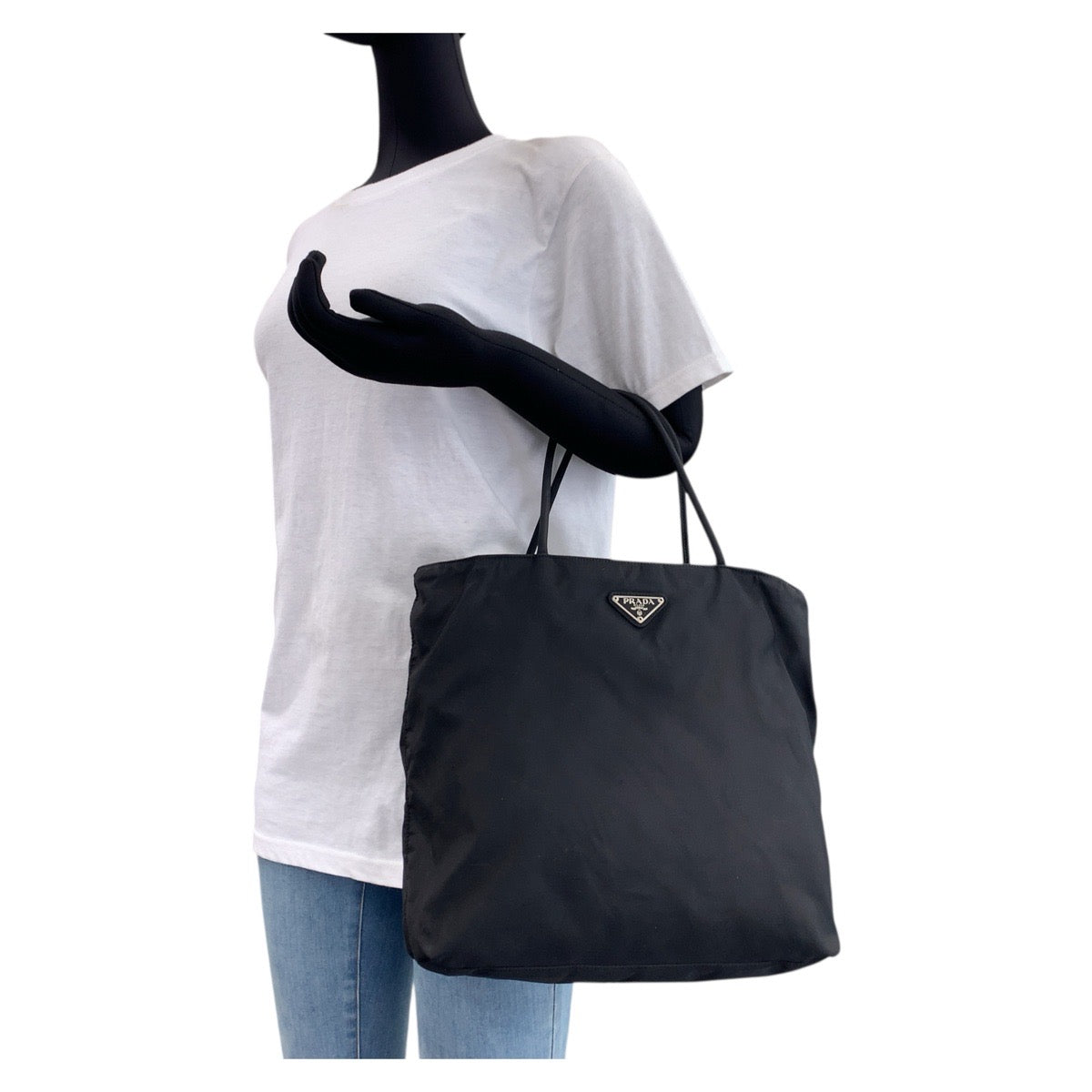 19123
PRADA プラダ テスート 三角ロゴプレート ブラック 黒 シルバー金具 ナイロン  トートバッグ ハンドバッグ  レディース ABP34