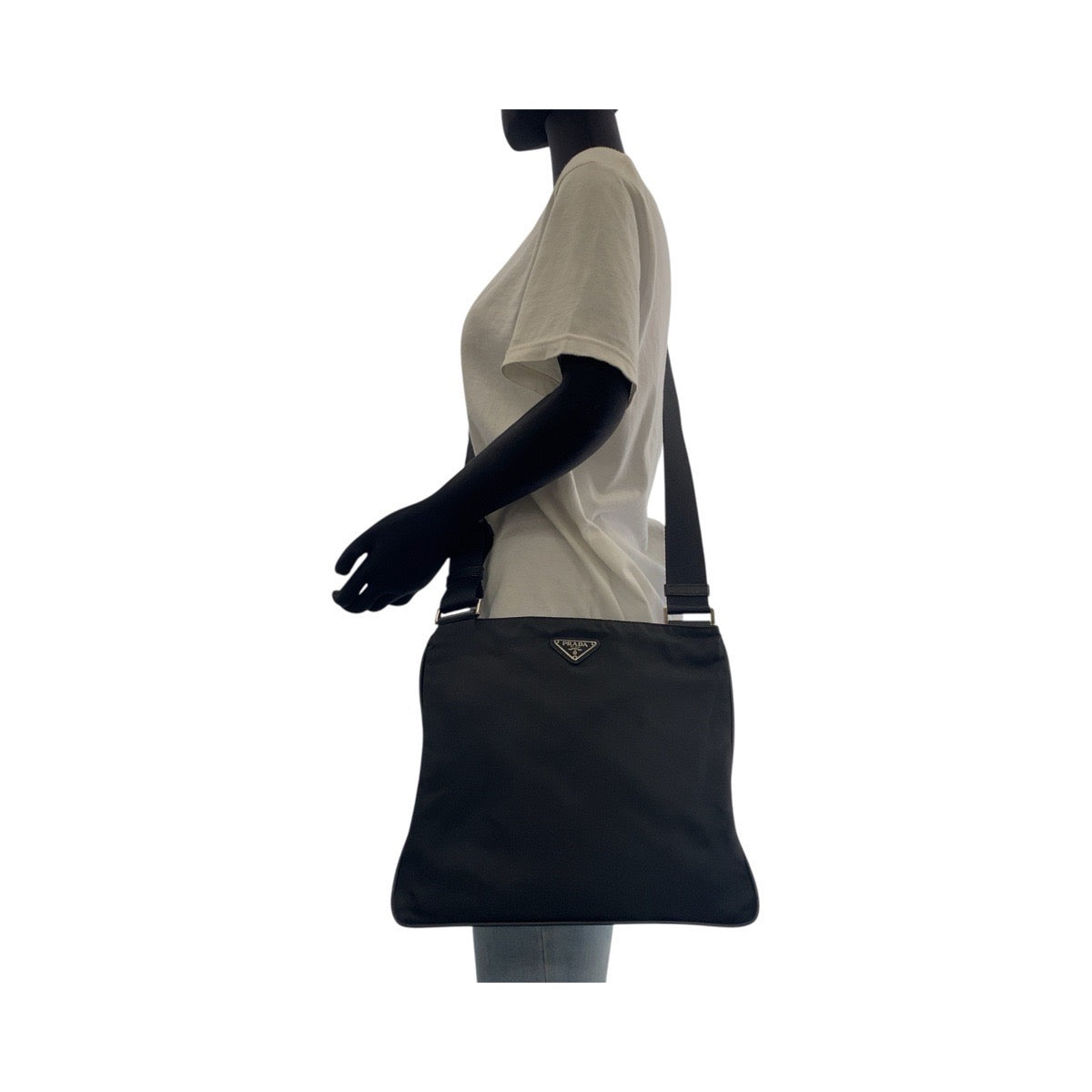 19141
PRADA プラダ テスート サフィアーノ 三角ロゴプレート ブラック 黒 シルバー金具 ナイロン / レザー ショルダーバッグ ポシェット  レディース ABP38