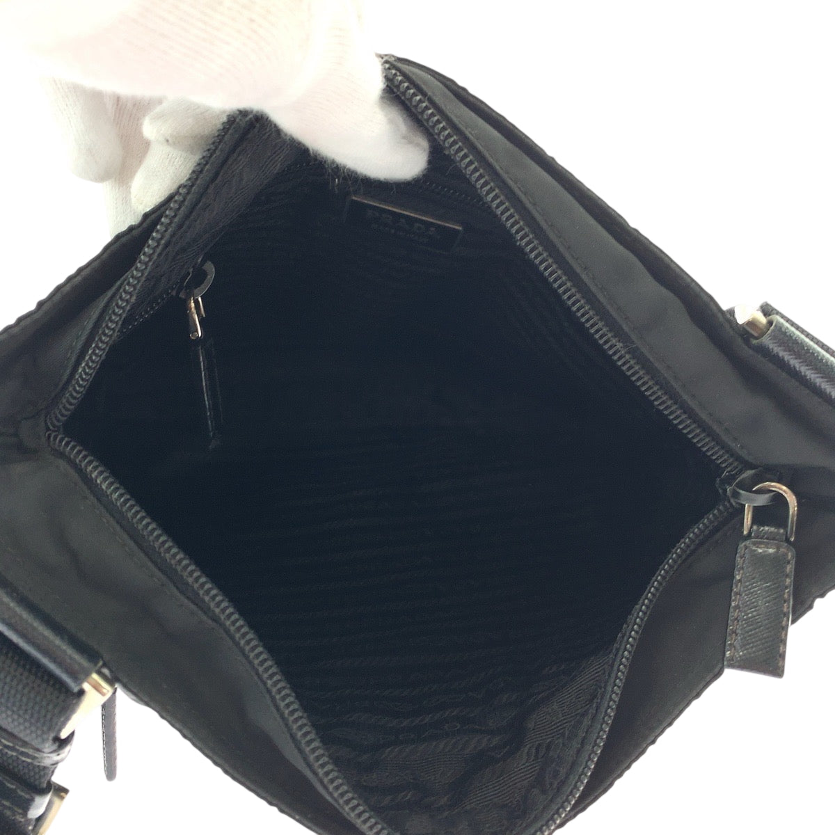 19146
PRADA プラダ テスート 三角ロゴプレート ブラック 黒 シルバー金具 ナイロン ショルダーバッグ メッセンジャーバッグ  レディース ABP36