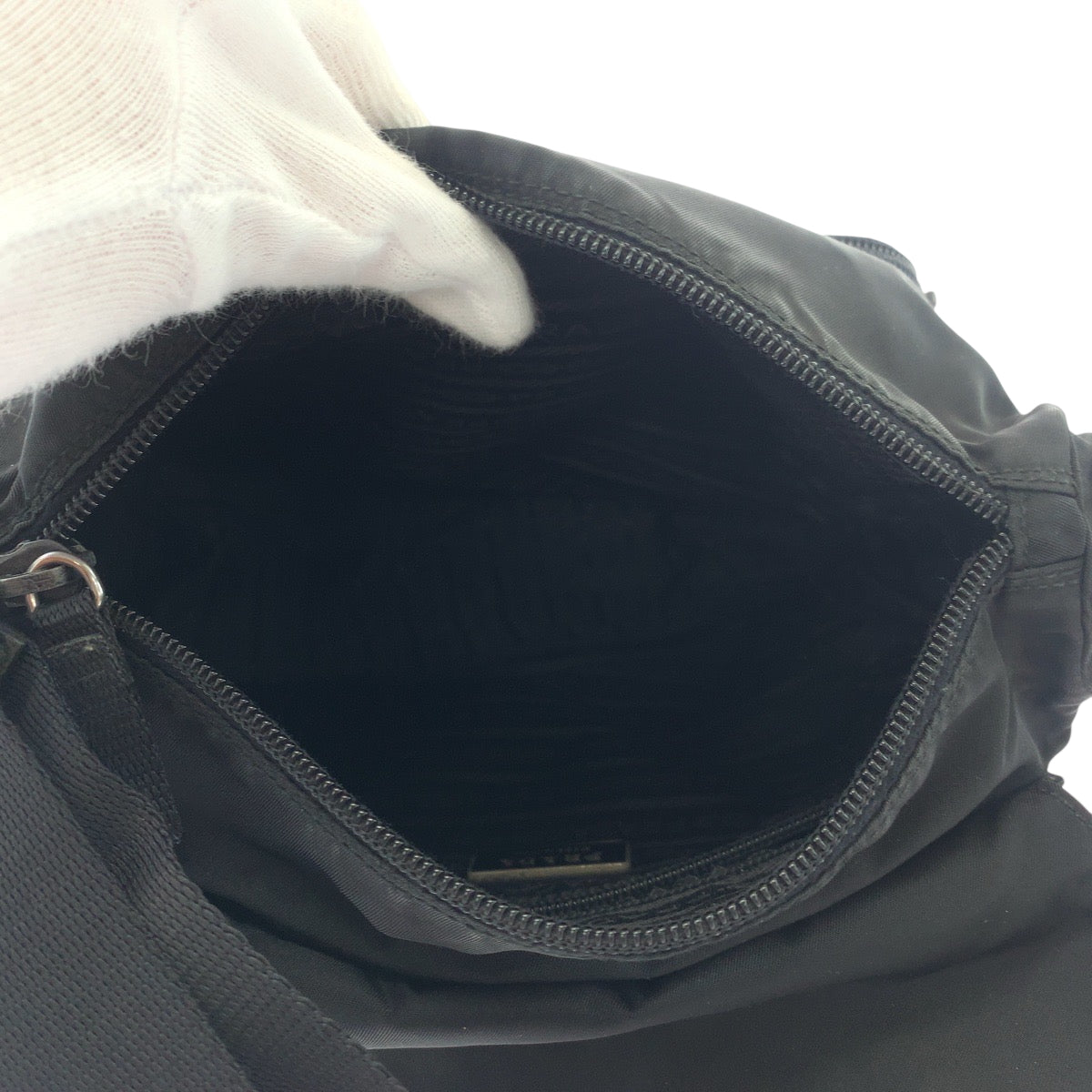 19150
PRADA プラダ テスート 三角ロゴプレート ブラック 黒 シルバー金具 ナイロン ショルダーバッグ メッセンジャーバッグ  レディース ABP38