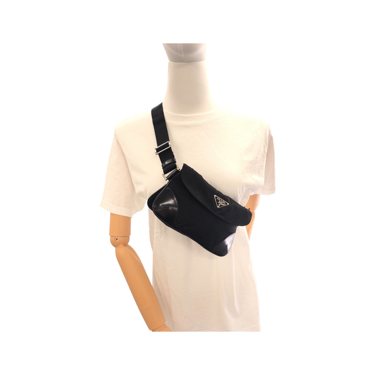 19151
PRADA プラダ テスート 三角ロゴプレート ブラック 黒 シルバー金具 ナイロン / レザー ウエストバッグ ボディバッグ  レディース A43
