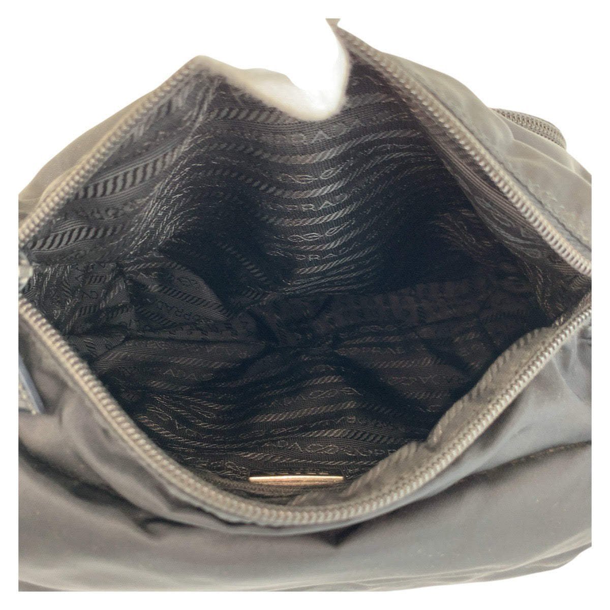 19172
PRADA プラダ テスート 三角ロゴプレート ブラック 黒 シルバー金具 ナイロン ショルダーバッグ ポシェット  レディース ABP34