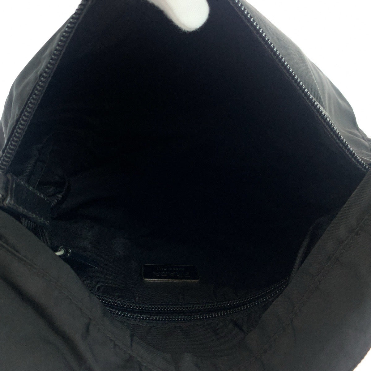 19175
PRADA プラダ テスート 三角ロゴプレート ブラック 黒 シルバー金具 ナイロン ショルダーバッグ ポシェット  レディース ABP34