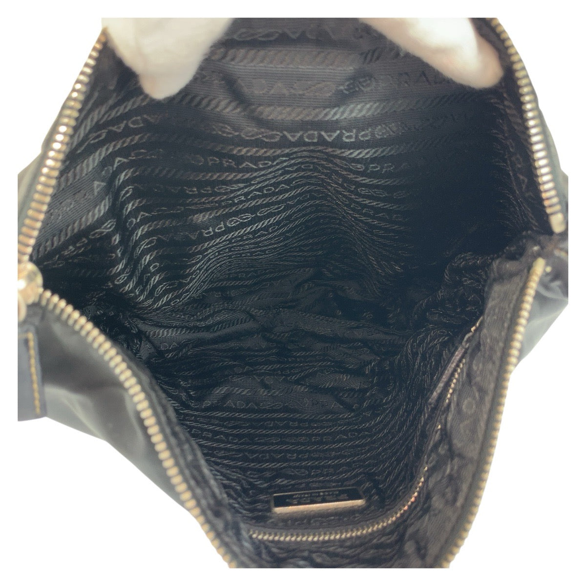 19178
PRADA プラダ テスート 三角ロゴプレート ブラック 黒 シルバー金具 ナイロン / レザー ショルダーバッグ ポシェット  レディース ABP34