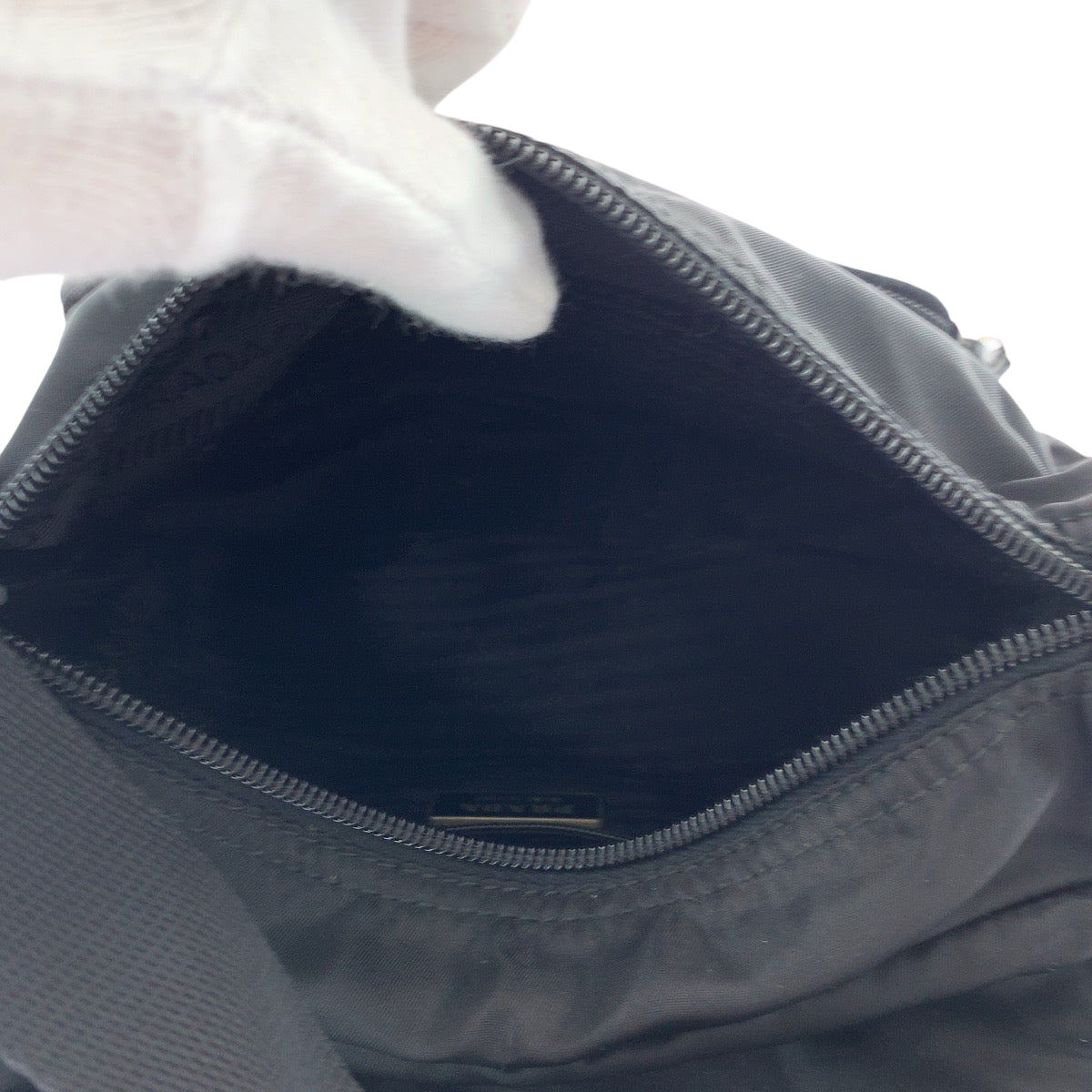 19190
PRADA プラダ テスート 三角ロゴプレート ブラック 黒 シルバー金具 ナイロン BT8994 ショルダーバッグ ポシェット  メンズ ABP36