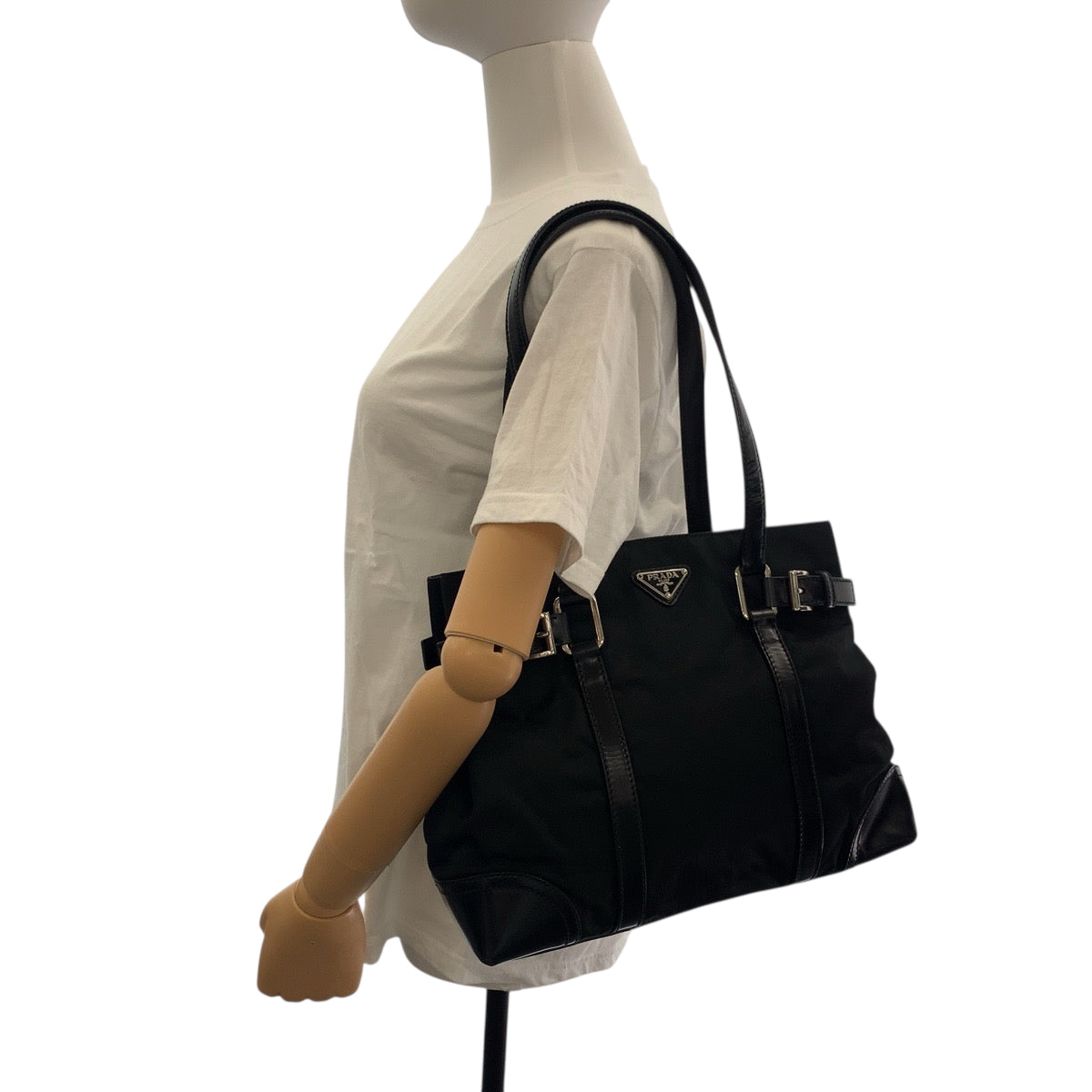 19207
PRADA プラダ テスート 三角ロゴプレート ブラック 黒 シルバー金具 ナイロン BR3118 トートバッグ. レディース A45