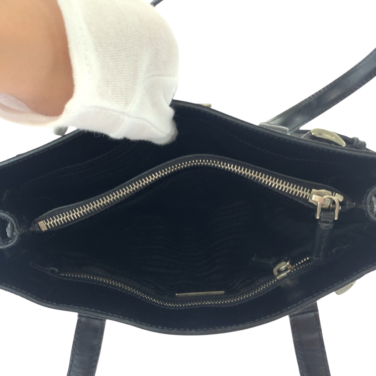 19207
PRADA プラダ テスート 三角ロゴプレート ブラック 黒 シルバー金具 ナイロン BR3118 トートバッグ. レディース A45