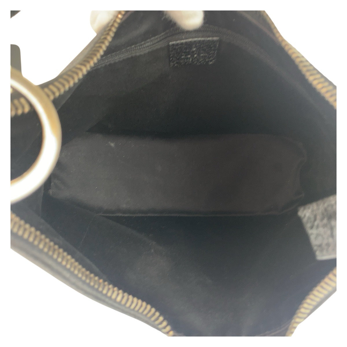 19212
GUCCI グッチ ブラック 黒 シルバー金具 GGキャンバス 115003 ショルダーバッグ レディース A52