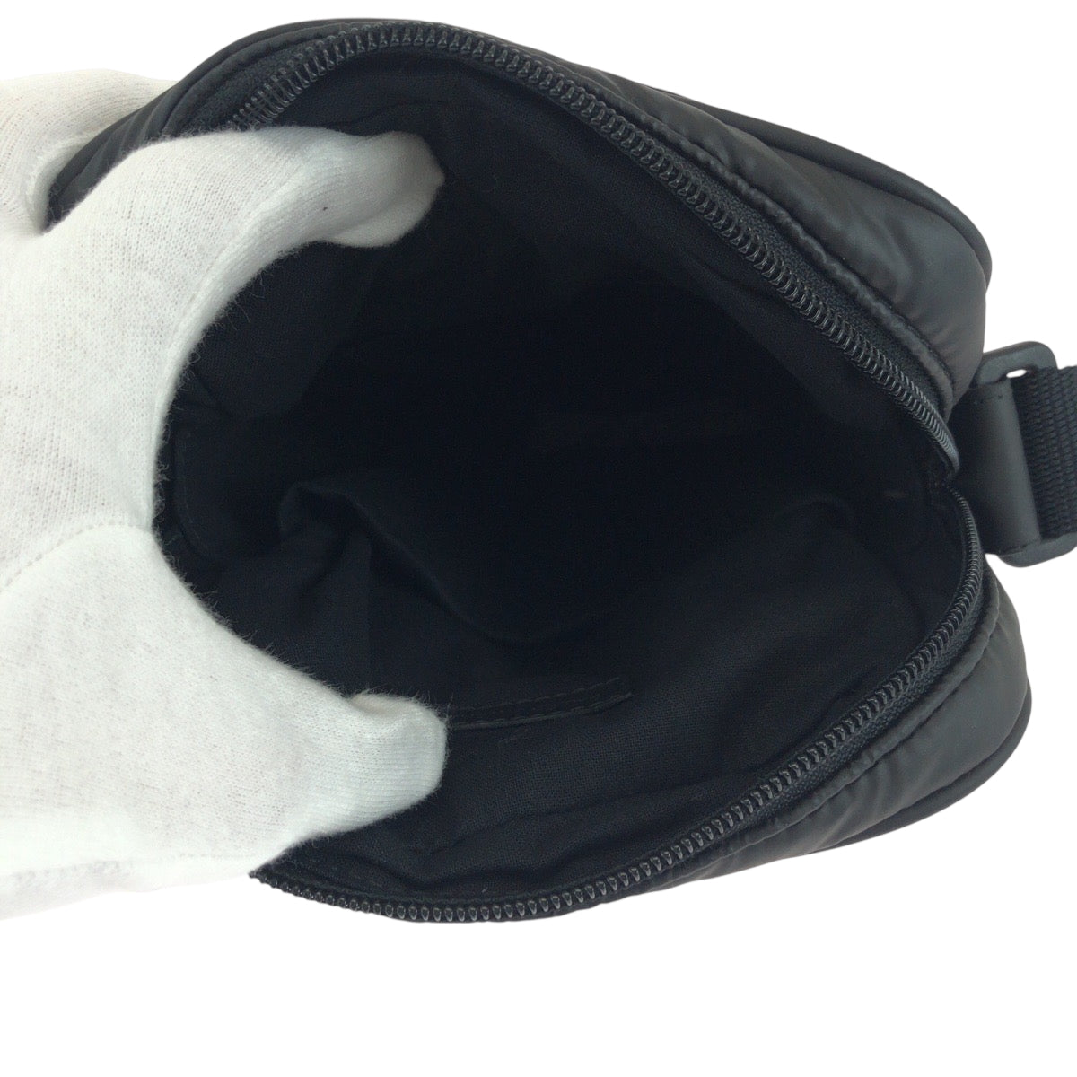 19224
BALENCIAGA バレンシアガ ロゴ ブラック 黒 ブラック金具 ナイロン 719036 1000 ショルダーバッグ ポシェット メンズ SA82