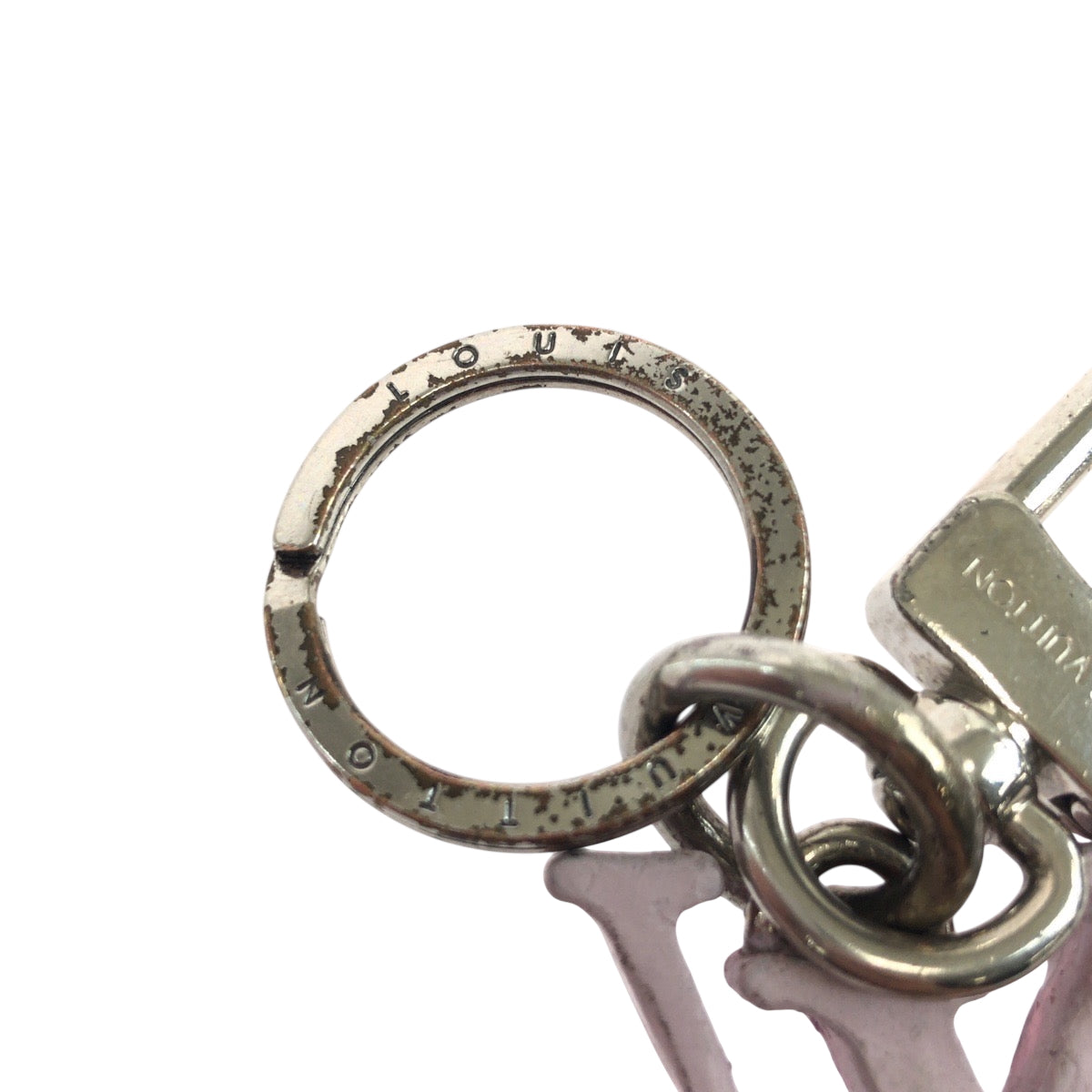 19232
LOUIS VUITTON ルイヴィトン ポルトクレ LVシェイプ  ピンク シルバー金具 ステンレススチール MP2615 キーホルダー  レディース AB13