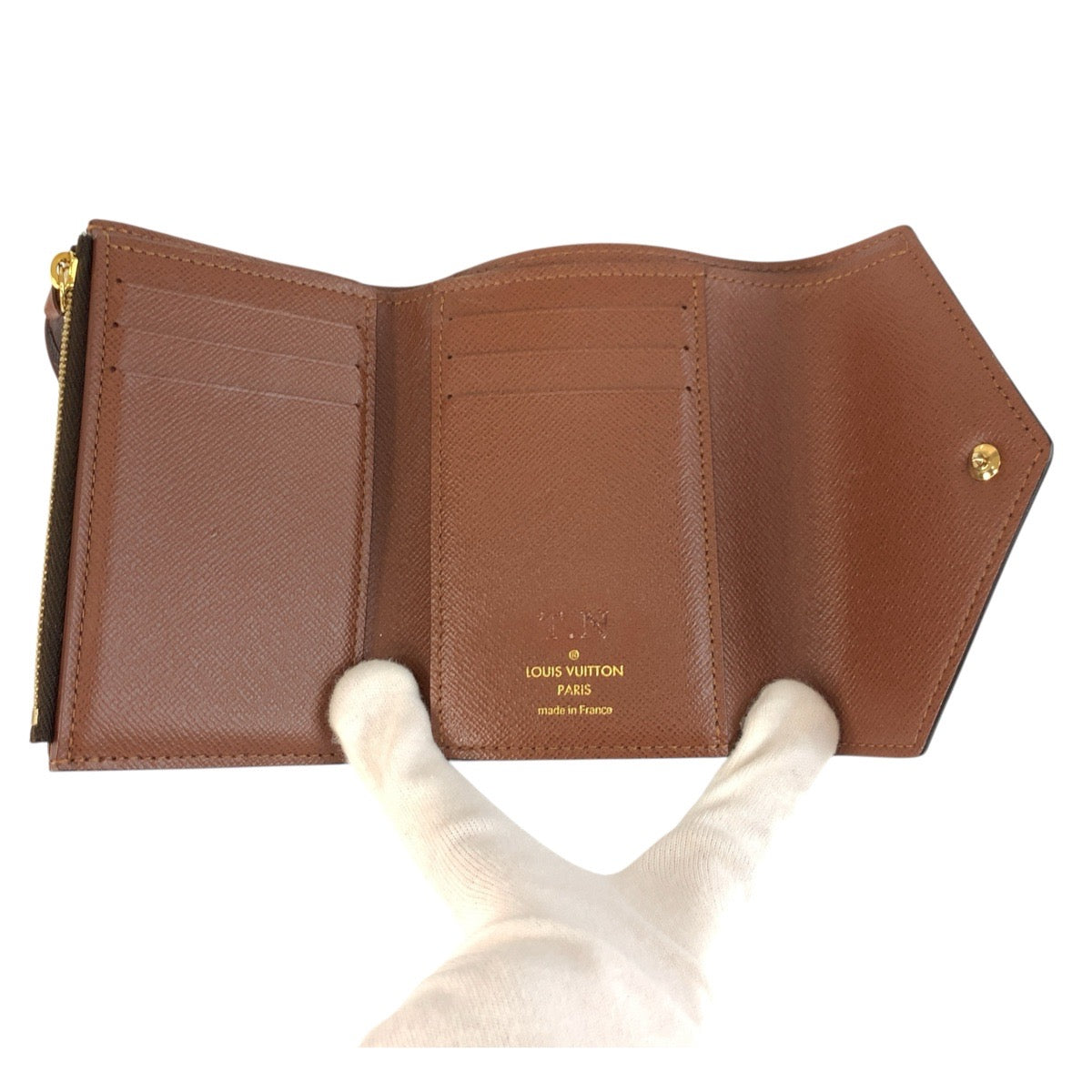 19243
LOUIS VUITTON ルイヴィトン モノグラム ポルトフォイユ ヴィクトリーヌ ブラウン ゴールド金具 PVC M62472 折財布 コンパクトウォレット  レディース A41